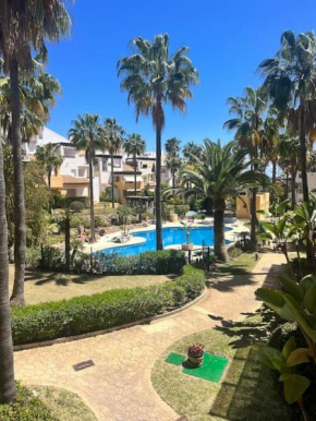 First Line Beach Beautiful and Bright Home, Marbella